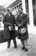 Luis Cernuda y Vicente Aleixandre frente al Museo del Prado, Madrid, 1928