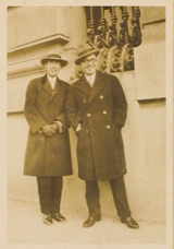 José Bergamín y Claudio de la Torre en la Plaza de Cibeles, Madrid, 1927. Casa Museo de Tudanca, Cantabria