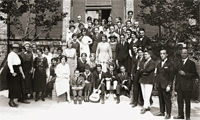 Profesores y alumnos de uno de los cursos de vacaciones para extranjeros en la Residencia de Estudiantes, Madrid, hacia 1930. Unidad de Tratamiento y Archivo de la Documentacin, Centro de Ciencias Humanas y Sociales, CSIC, Madrid