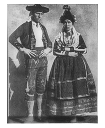 Traje de gala de Segovia, entre 1916 y 1932. Trabajo de campo de los investigadores de la Sección de Folclore del Centro de Estudios Históricos 