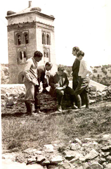 Missionaries taking a rest, c.1932. Residencia de Estudiantes, Madrid