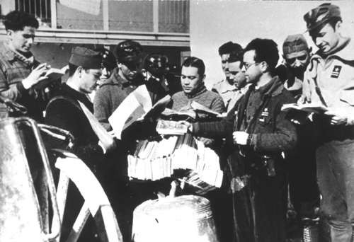 Republican soldiers in a library, c.1937. Biblioteca Nacional, Madrid.