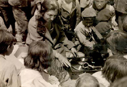 Margarita Andiano in a music session, Navarrevisca (Ávila), c. July 13-18, 1932. Residencia de Estudiantes, Madrid