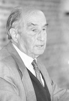 Jos Antonio Muñoz Rojas durante la lectura de poemas que realizó en la Residencia de Estudiantes el 17 de enero de 1996.
