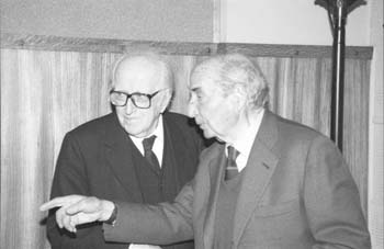 Muñoz Rojas y Gonzalo Menéndez Pidal durante un acto en la Residencia de Estudiantes en febrero de 2001.