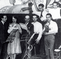 Cipriano Rivas Cherif, Eva Aggerholm, Daniel Vázquez Díaz, Ernesto Halffter, Juan Manuel Díaz Caneja, José Caballero y Rafael Vázquez Aggerholm, en el estreno en España de Historia de un soldado, de Igor Stravinsky, Madrid, 11 de junio de 1931.
