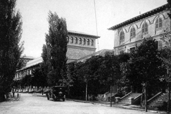 Vista de los edificios de la Residencia de Estudiantes desde «la playa» de la Residencia, hacia 1920