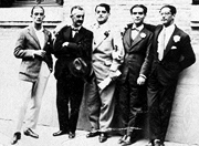 De izquierda a derecha, Salvador Dalí, José Moreno Villa, Luis Buñuel, Federico García Lorca y José Antonio Rubio Sacristán en La Bombilla, Madrid, mayo de 1926. Residencia de Estudiantes, Madrid.