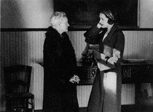 Marie Curie y su hija Irène en la Residencia de Estudiantes, 1931. Residencia de Estudiantes, Madrid.